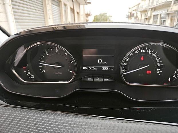 PEUGEOT 2008 1.6 HDi 100 cv *89.000 KM* - 2017
