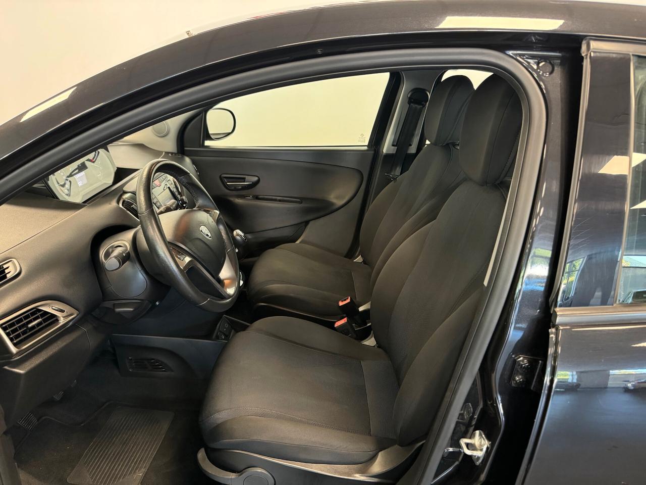 Lancia Ypsilon 1.2 69 CV 5 porte S&S Gold NEOPATENTATI