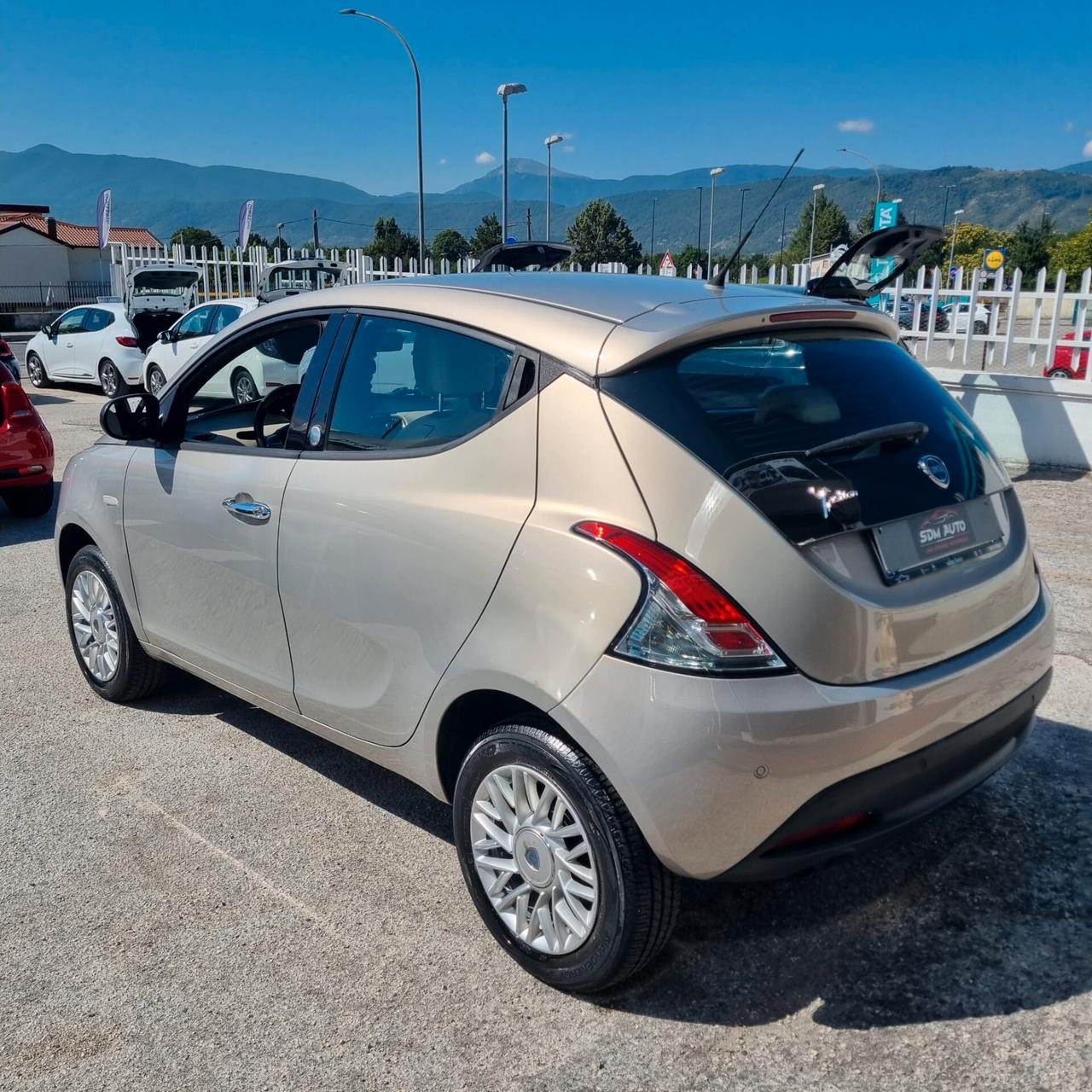 Lancia Ypsilon 0.9 TwinAir 85 CV 5 porte Metano Ecochic Elefantino
