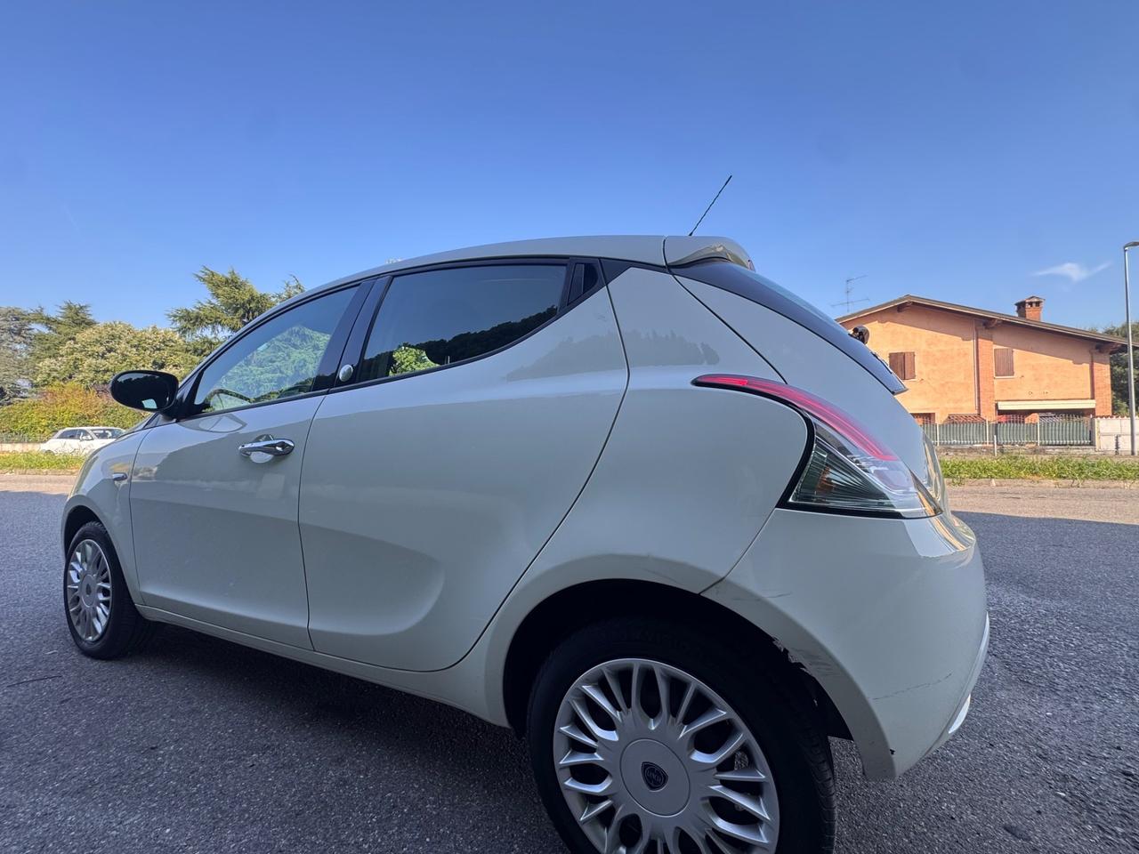 Lancia Ypsilon 1.2 69 CV 5 porte GPL Ecochic Silver
