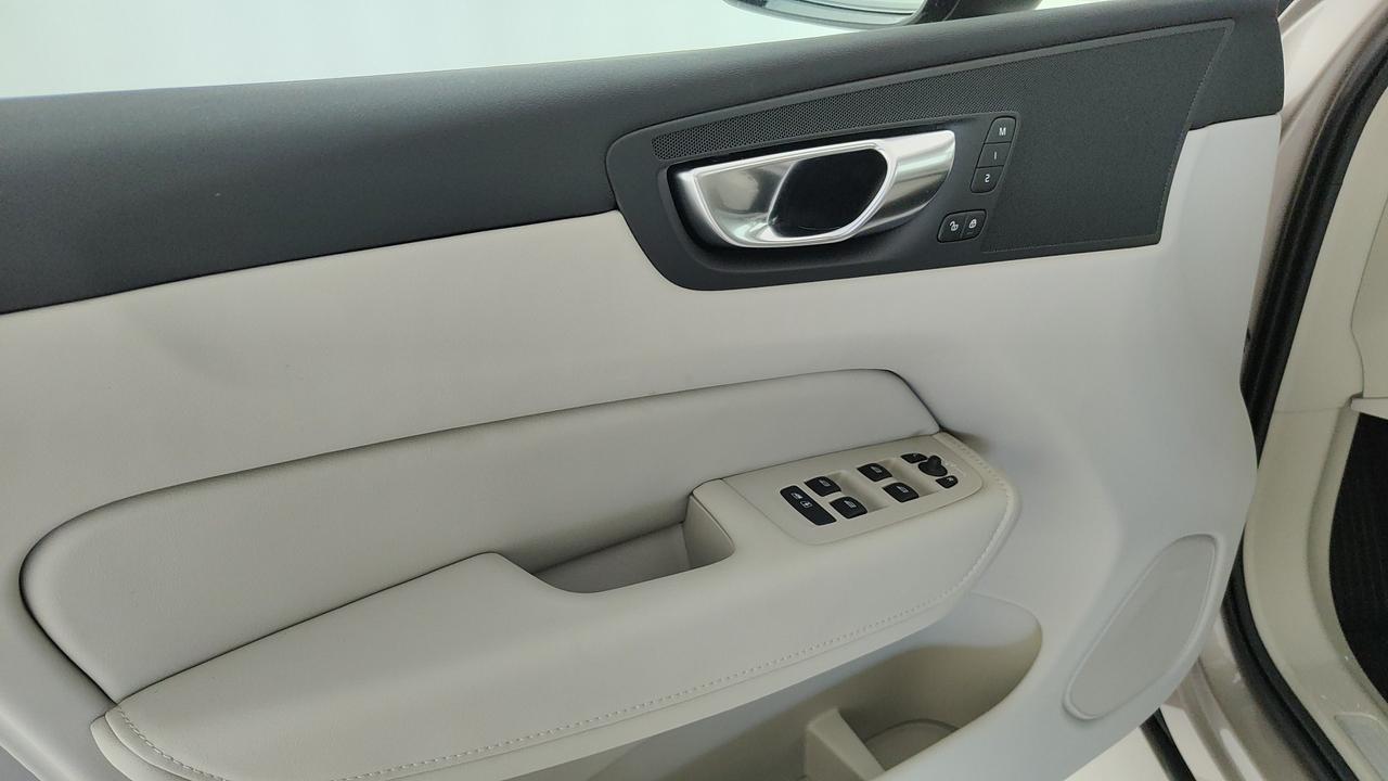 VOLVO XC60 2.0 t6 phev Plus Dark awd auto