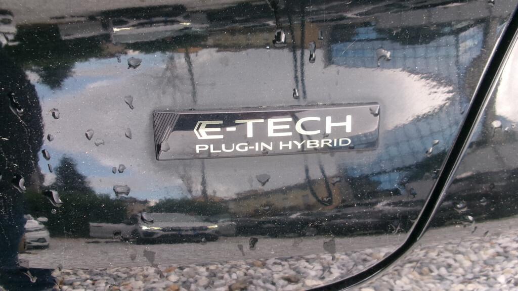 Renault Captur 1.6 Plug-in Hybrid E-Tech Engineered Auto