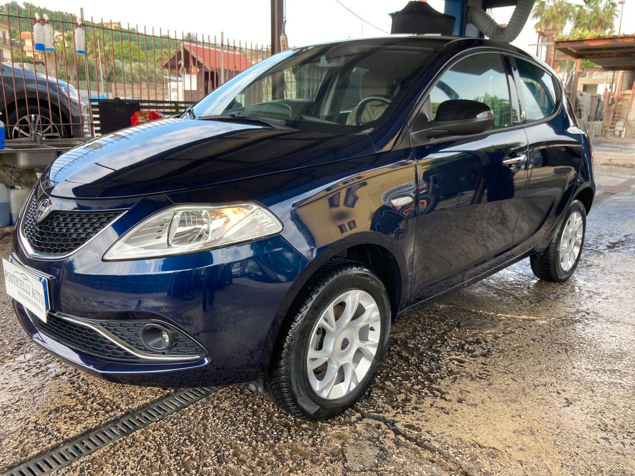 Lancia Ypsilon 0.9 TwinAir 85 CV 5 porte Metano Ecochic Gold PREZZO OBBLIGO FINANZIAMENTO