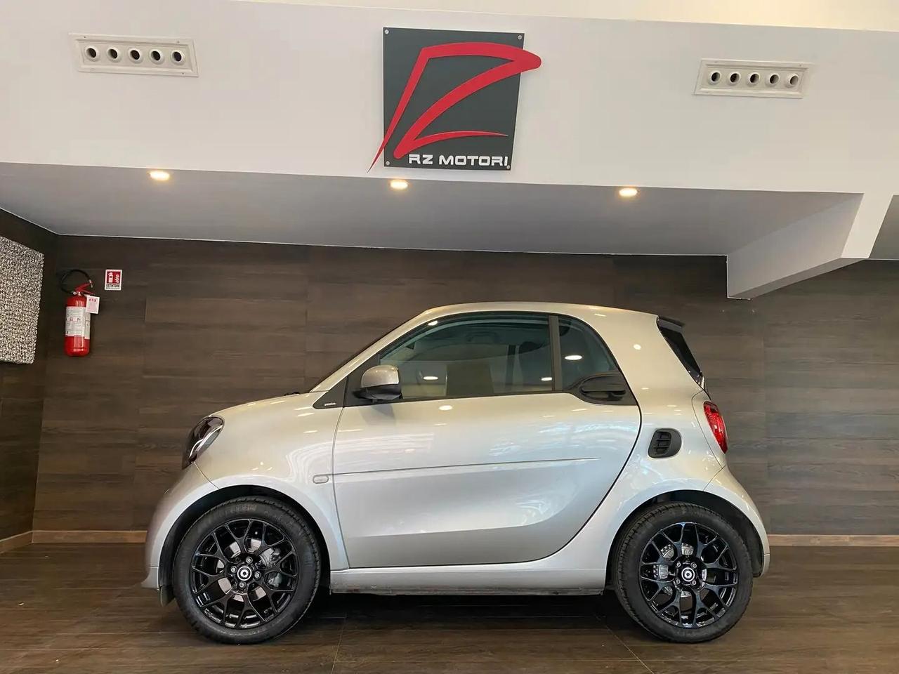 Smart ForTwo 0.9 t Superpassion 90cv twinamic-ITALIANA+NAVIGATORE/RETROCAMERA-SPORT-CONFORT
