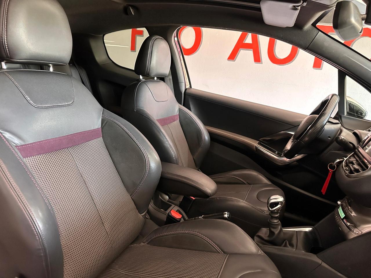 Peugeot 208 1.6 e-HDi 115 CV Stop&Start 3 porte XY
