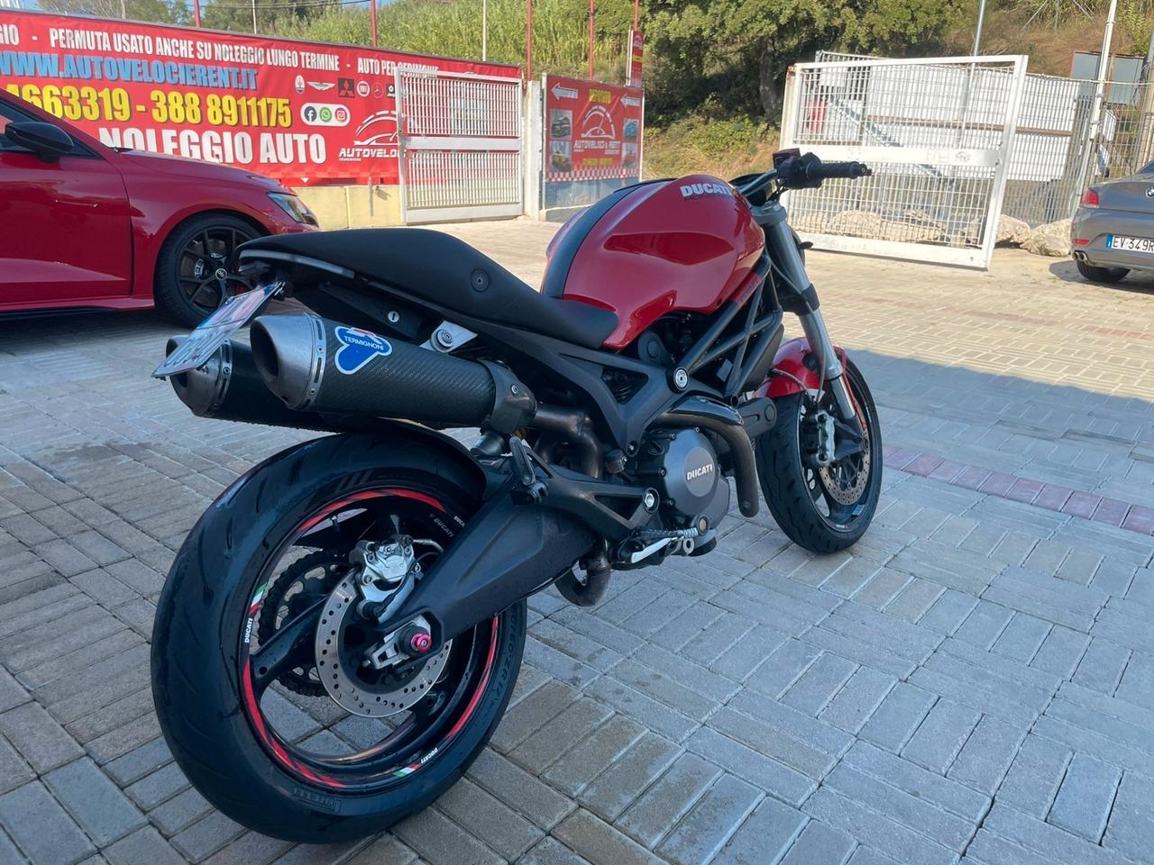 Ducati monster 696