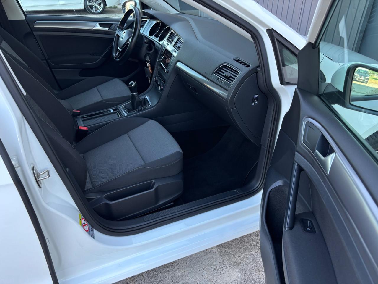 Volkswagen Golf 1.6 TDI. Neopatentati. Garanzia 12m