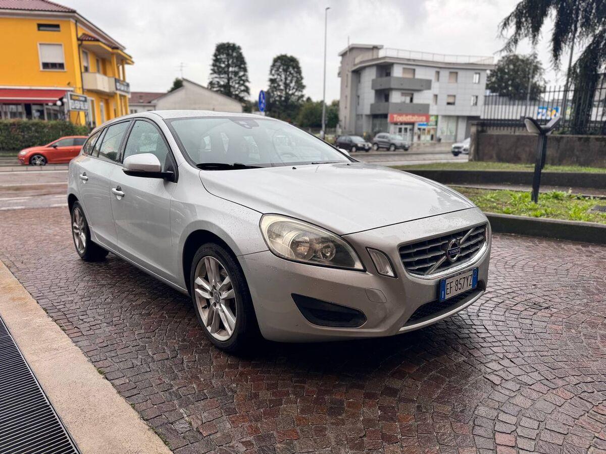 Volvo V60 I 2010 V60 2.0 D3 Summum