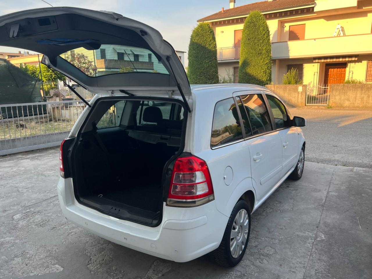 Opel Zafira 1.6 TURBO METANO 2029 7 POSTI 2013