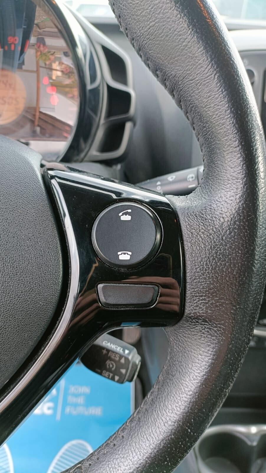 Toyota Aygo 1.0 VVT-i 69 CV 5 porte x-wave