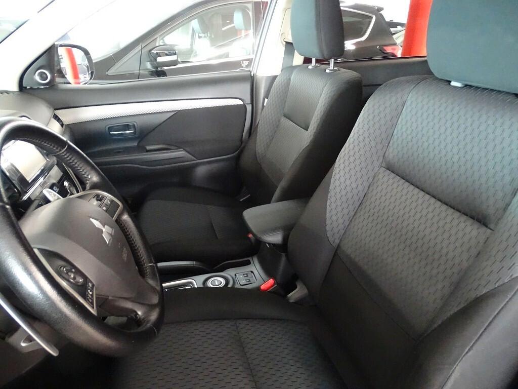 Mitsubishi Outlander 2.2 DI-D Intense 4x4 7 posti marce ridotte