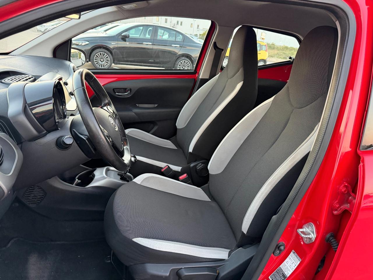 Toyota Aygo 1.0 VVT-i 69 CV 5 porte x-play TSS MMT