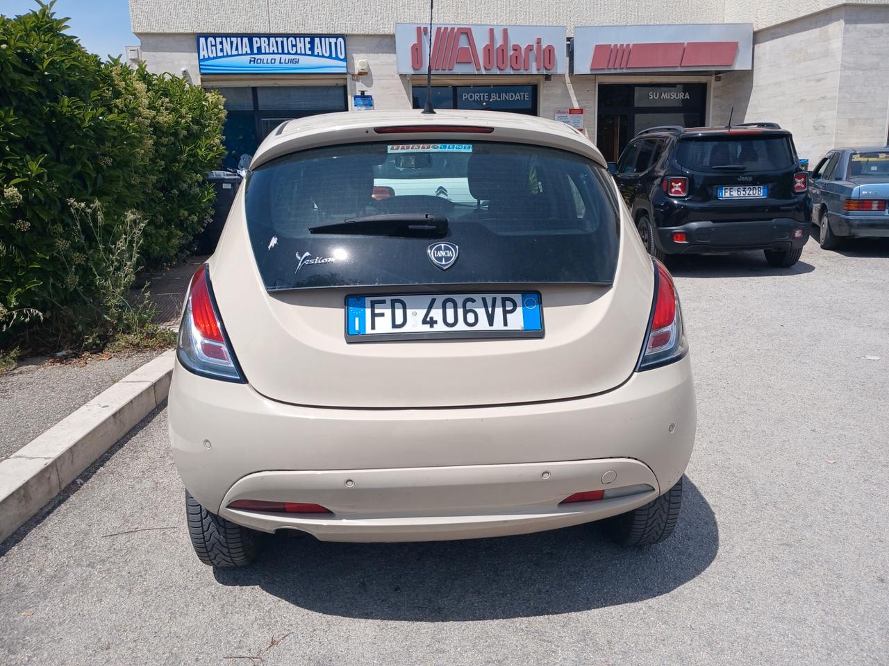 Lancia Ypsilon 0.9 TwinAir 85 CV 5 porte Metano Ecochic Platinum