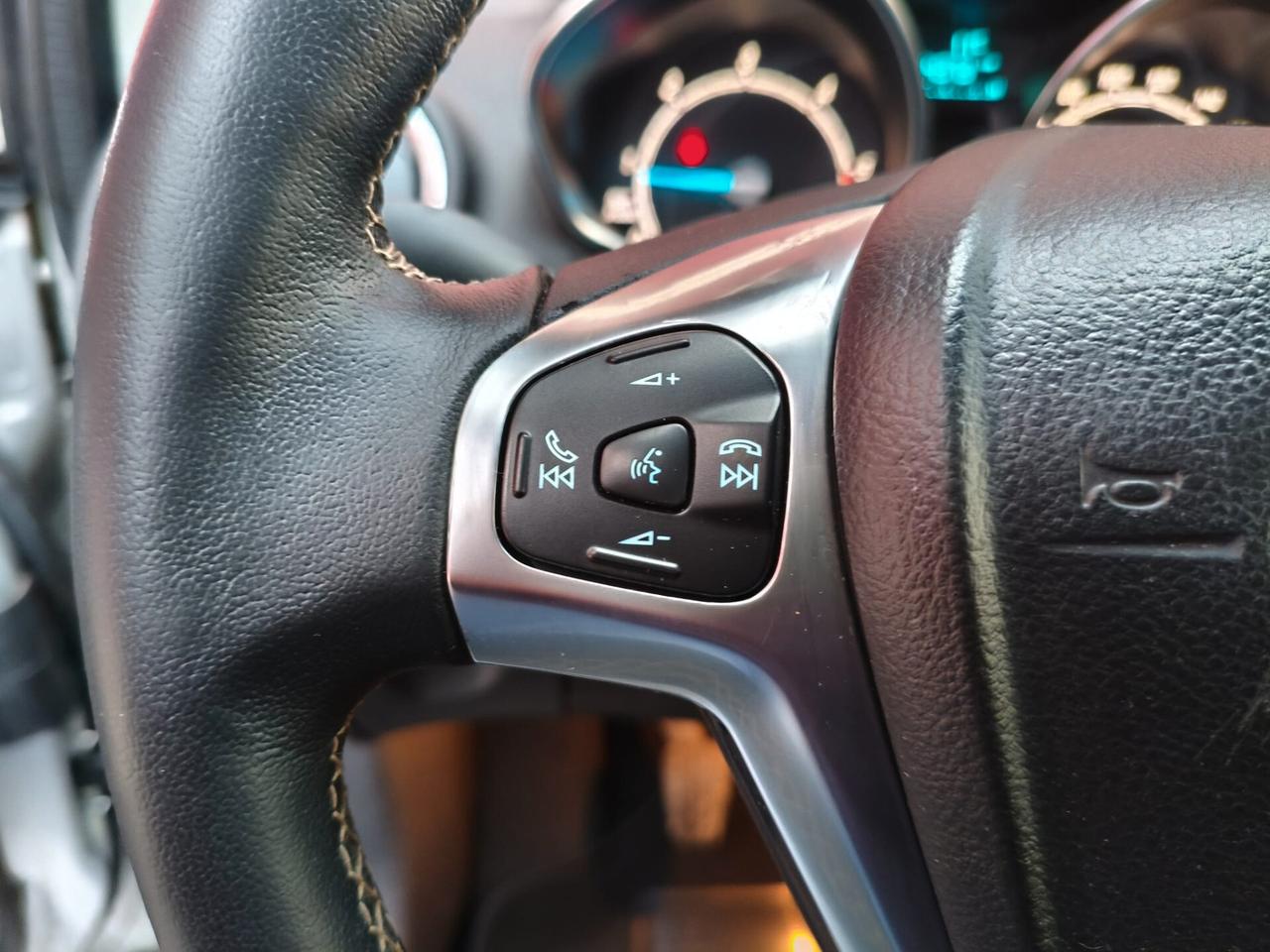 Ford Fiesta 1.5 TDCi 75CV 5 porte Titanium