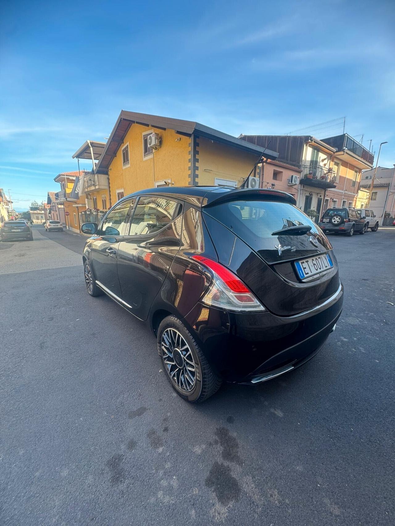 Lancia Ypsilon 1.3 MJT 16V 95 CV 5 porte S&S S Momodesign