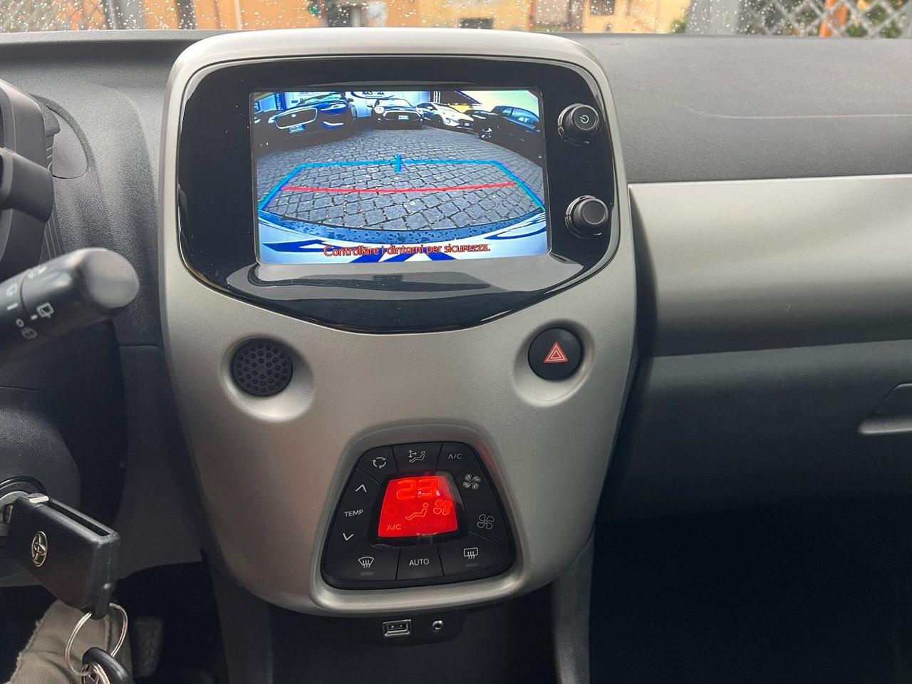 Toyota Aygo 5 Porte 1.0 x-play Automatica