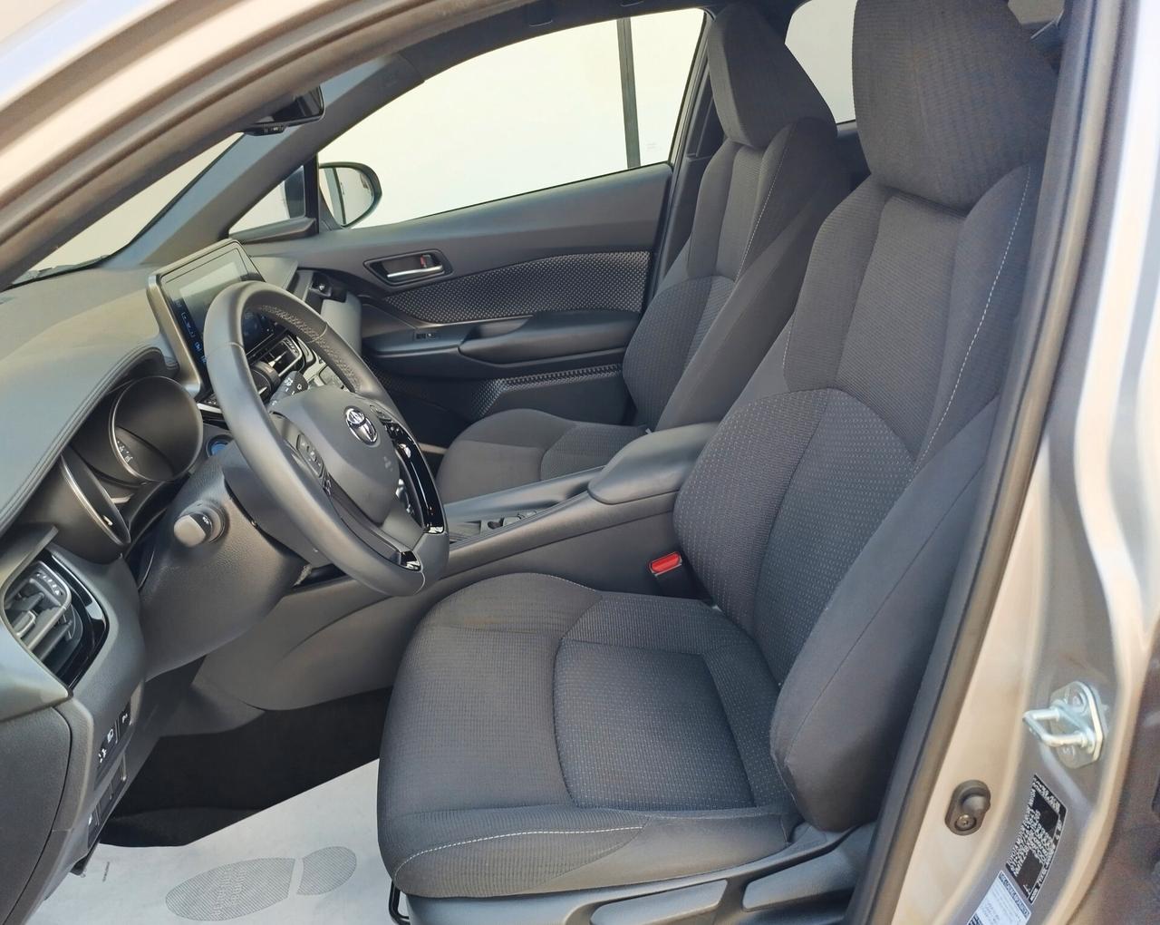 Toyota C-HR 1.8 Hybrid E-CVT Active