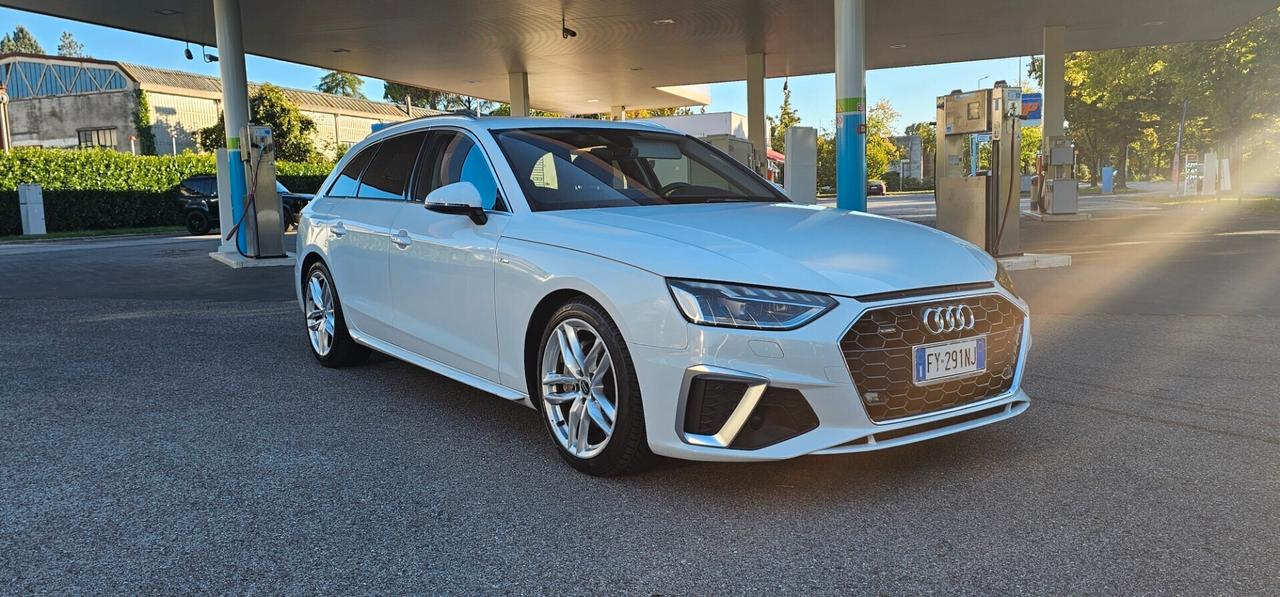 Audi A4 Avant 40 TDI quattro S tronic S Line