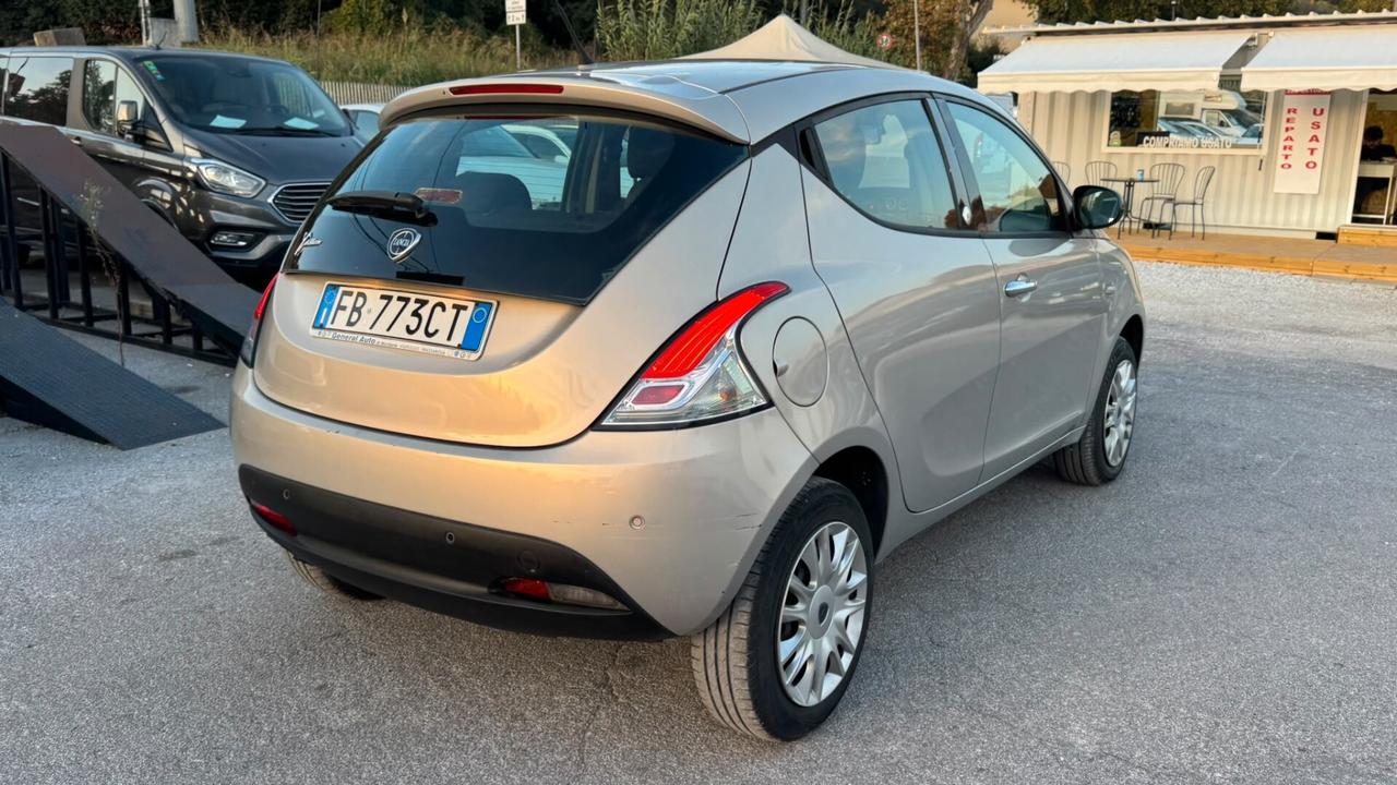 Lancia Ypsilon 0.9 TwinAir 85 CV 5 porte