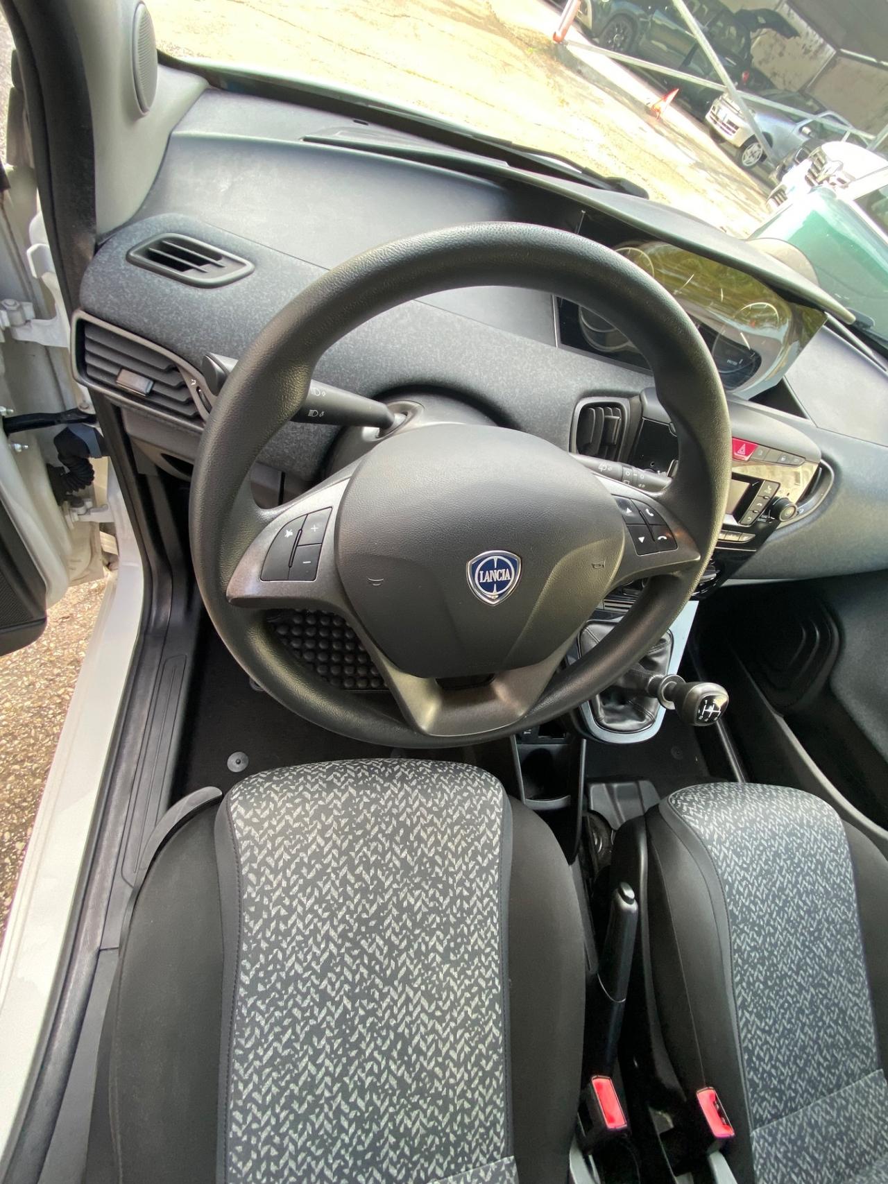 Lancia Ypsilon 1.2 69 CV 5 porte Elefantino