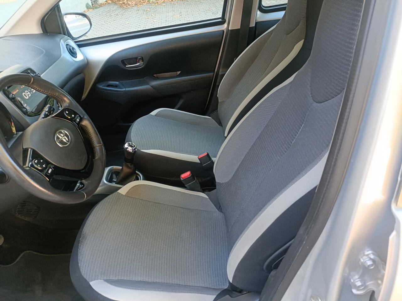 Toyota Aygo Connect 1.0 VVT-i 72 CV 5 porte x-play