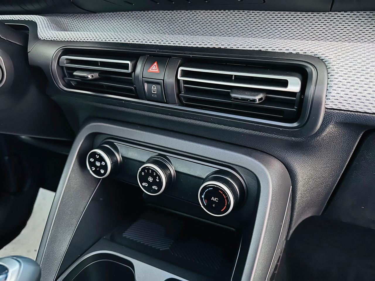 Citroen C3 PureTech 100cv S&S Plus 2026 KM0 BI-COLORE