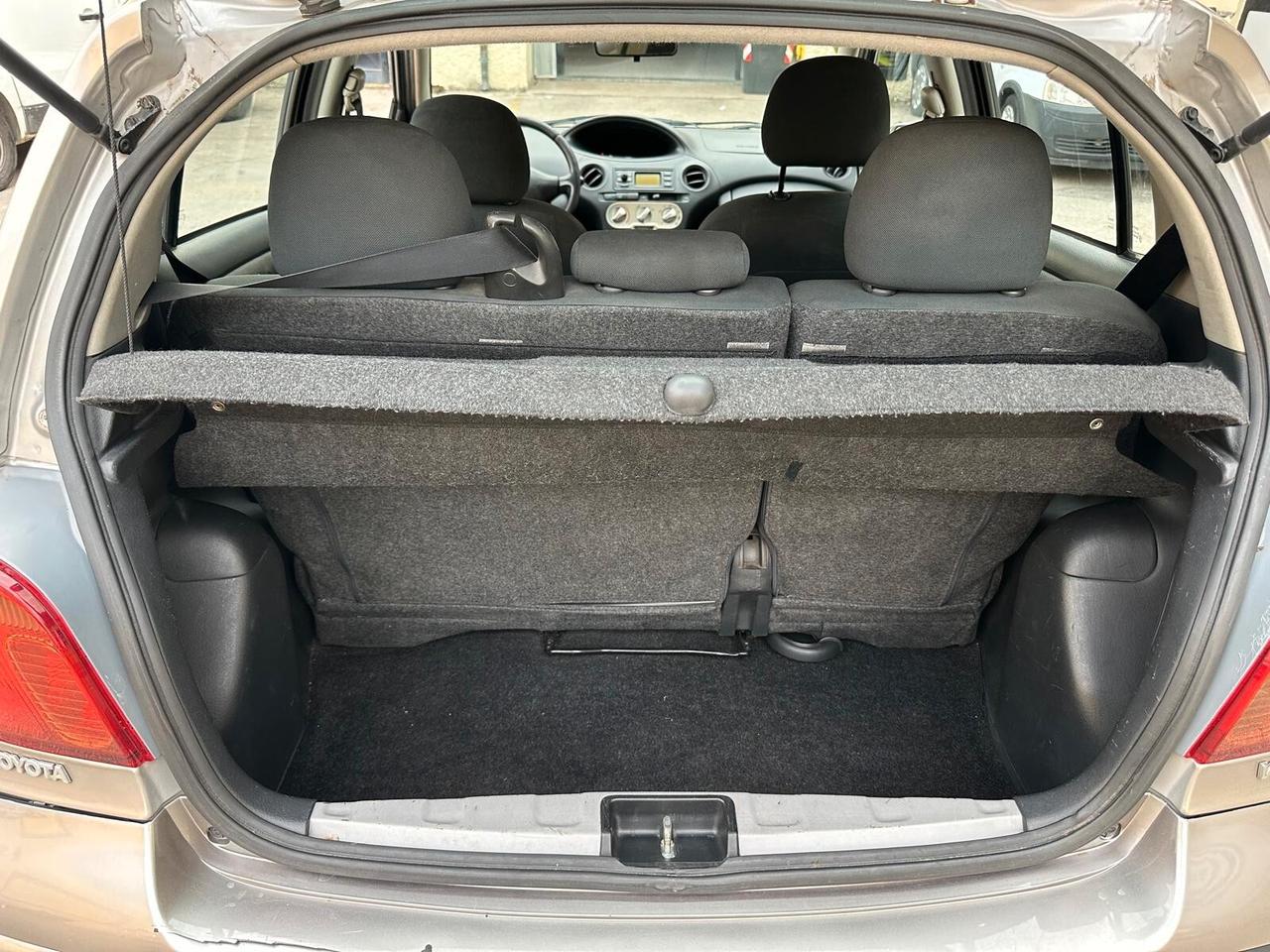 Toyota Yaris 1.3i 16V cat 5 porte Sol