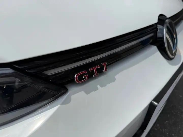 Volkswagen Golf GTI 2.0 TSI PERFORMANCE