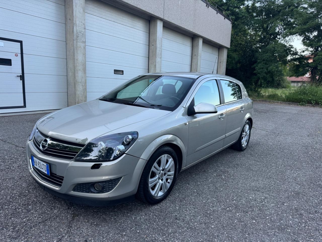 Opel Astra 1.9 CDTI 120CV 5 porte aut. Cosmo