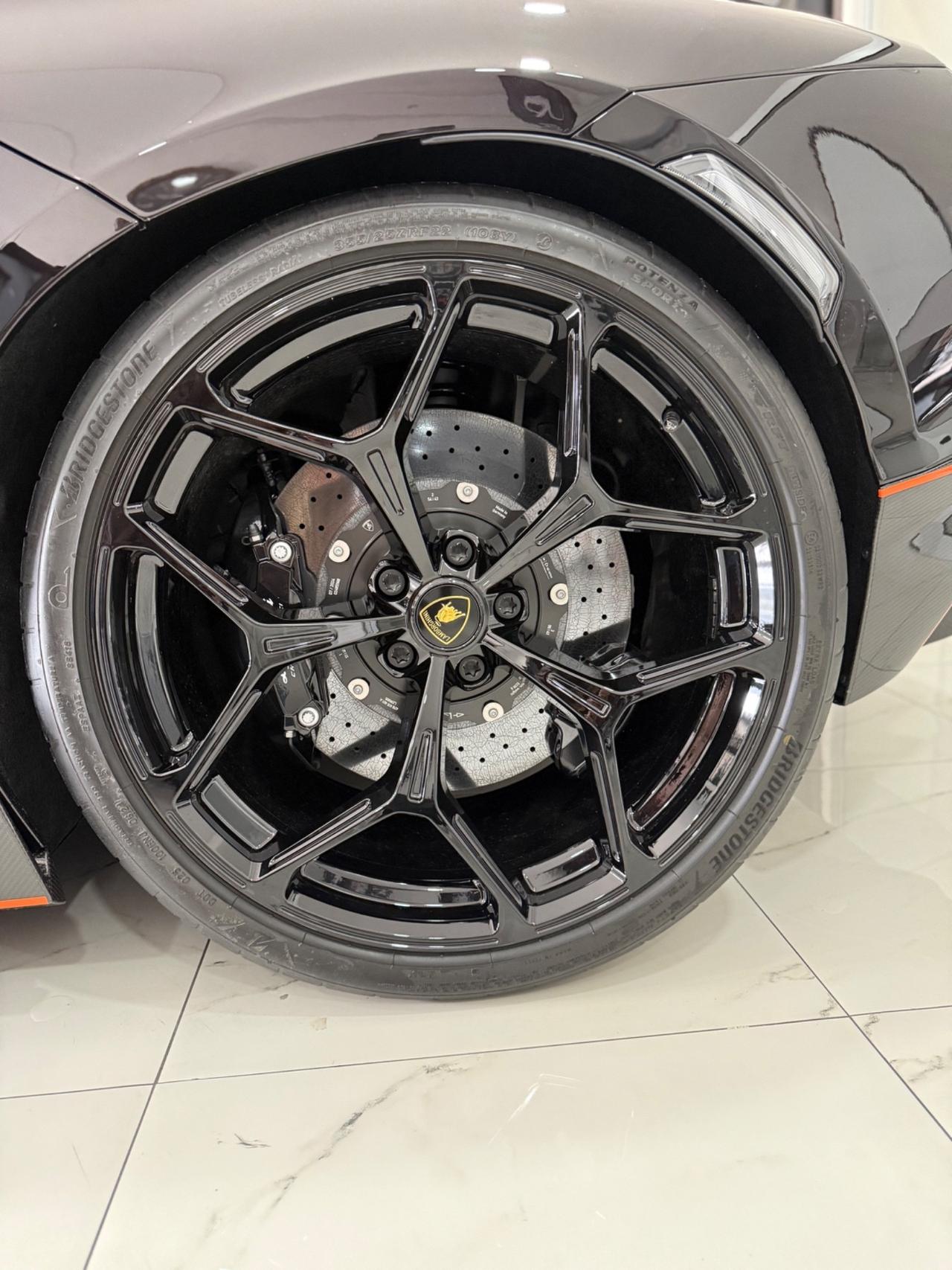 Lamborghini Revuelto 6.5 V12