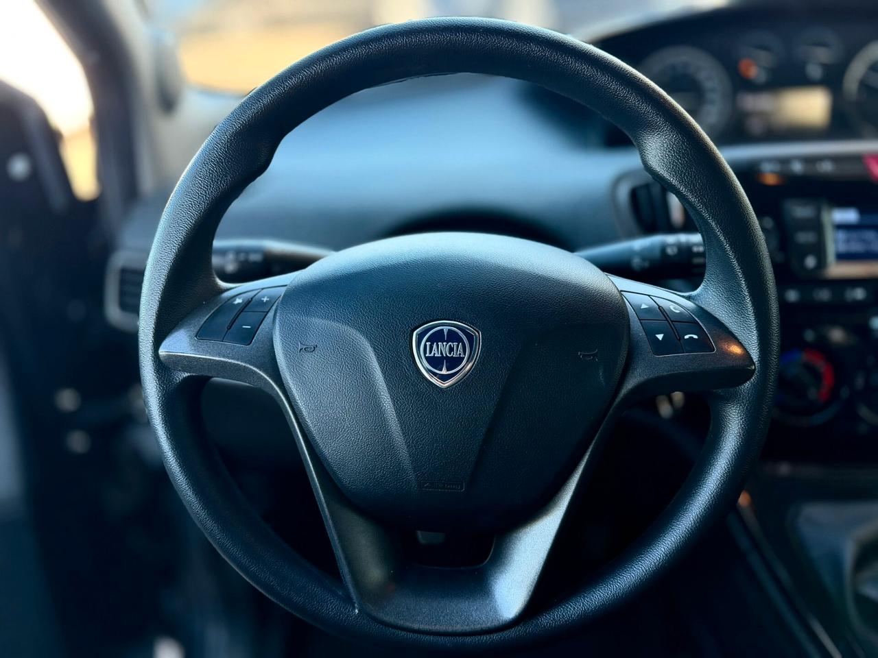 Lancia Ypsilon 1.0 FireFly 5 porte S&S Hybrid Silver