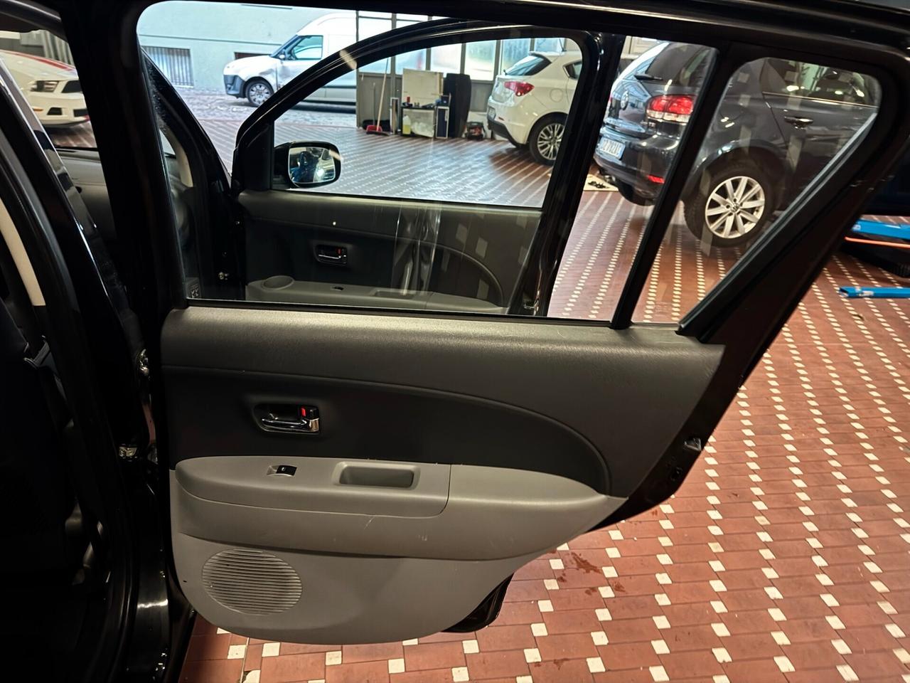 Daihatsu Sirion 1.3 Taka A/T 4WD - CAMBIO AUTOMATICO