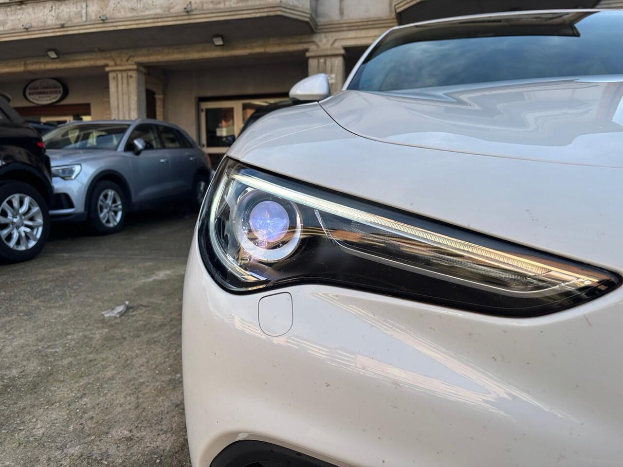 Alfa Romeo Stelvio 2.2 Turbodiesel 160 CV AT8 RWD