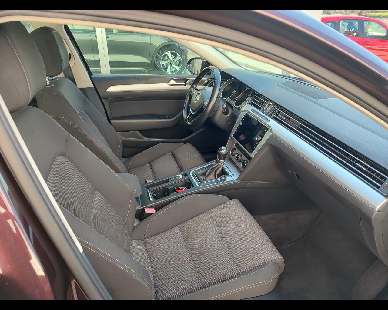 VOLKSWAGEN Passat Business Variant 1.6 TDI Trendline BlueMotion Tech.