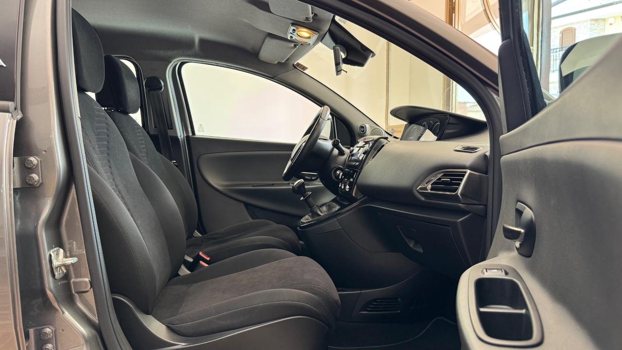 Lancia Ypsilon 1.2 69 CV 5 porte Silver-88.000 KM