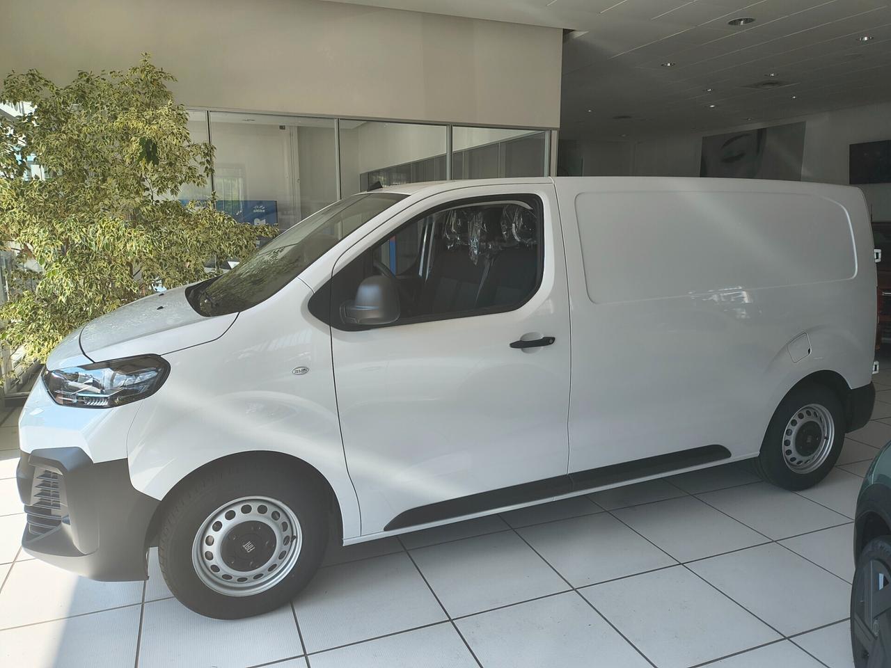 Fiat Scudo furgone 120cv con telecamera posteriore e sensori di parcheggio