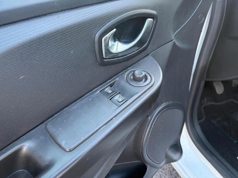 Renault Clio 5 Porte 1.2 BENZ 75cv ADATTA NEOPATENTATI