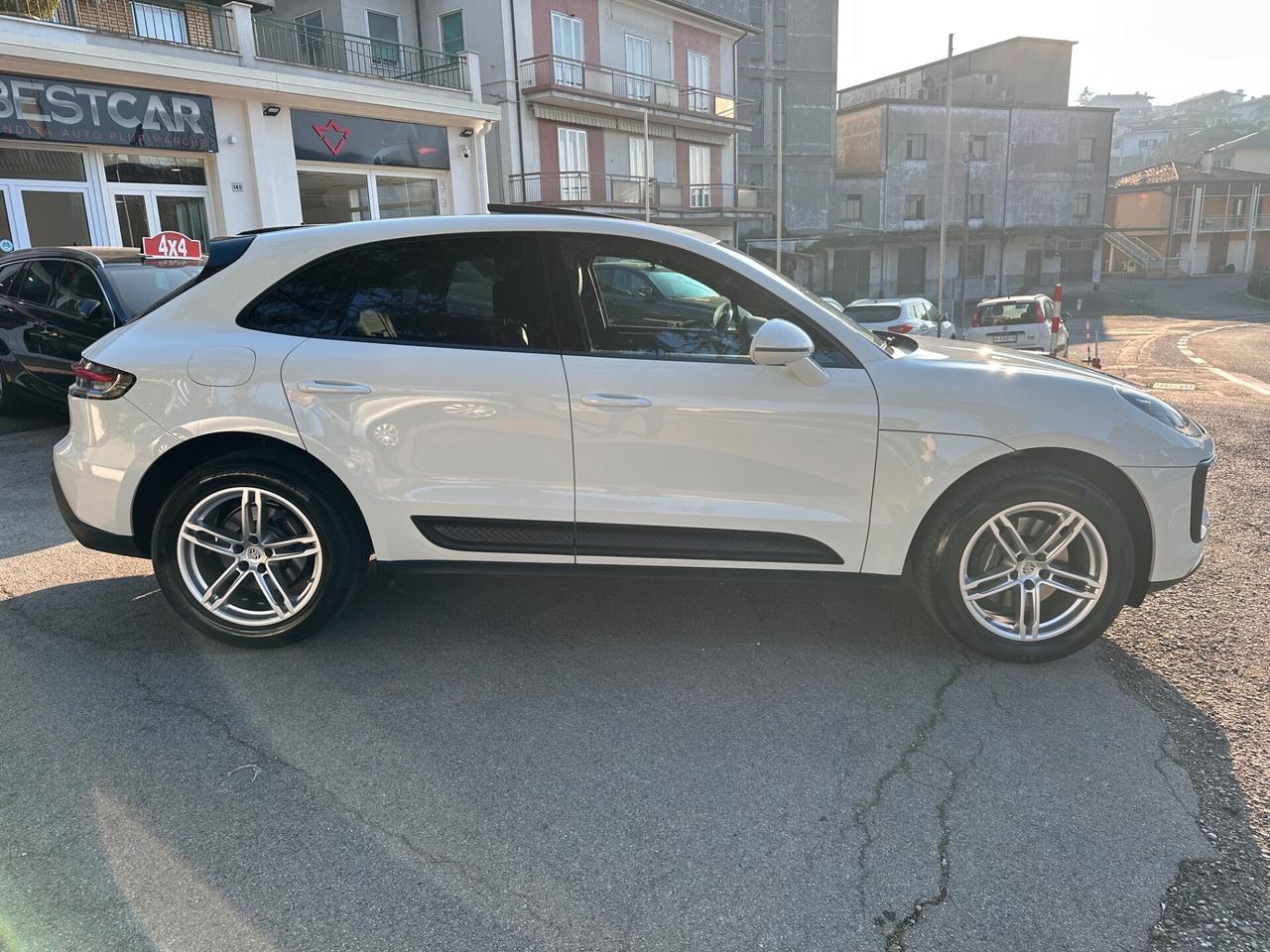 Porsche Macan 2.0 265cv TETTO PANORAMICO / RUOTE 21 / TELECAMERA / APPLE CARPLAY