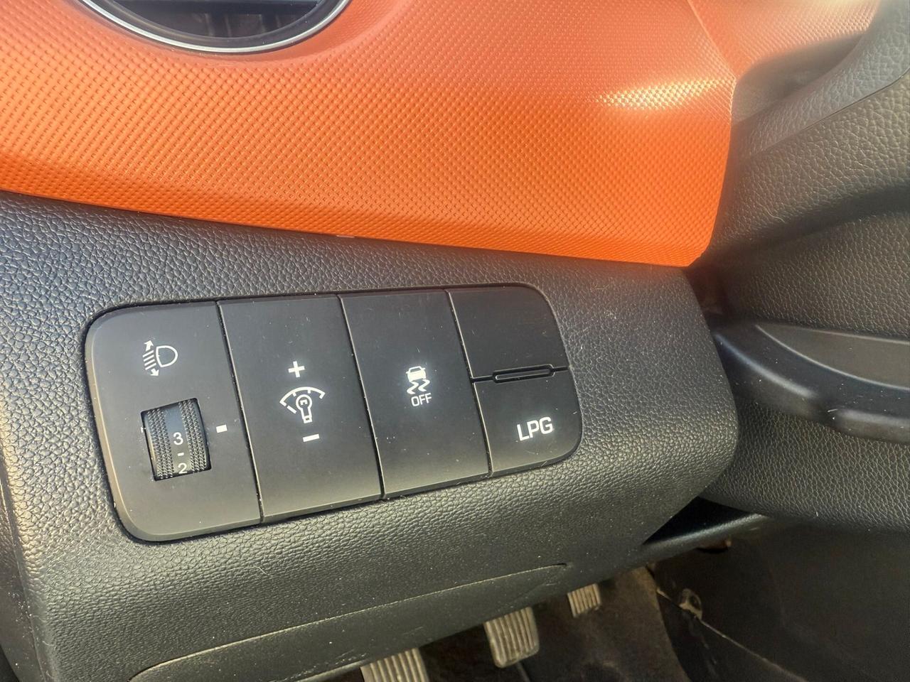 Hyundai i10 1.0 LPGI Econext Login B/GPL