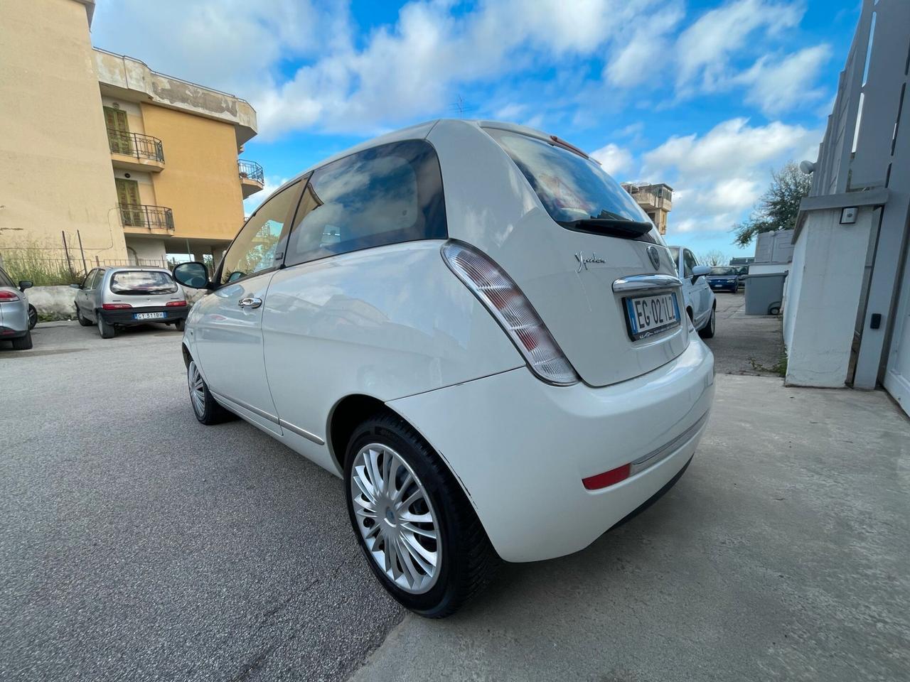 Lancia Ypsilon 1.3 MJT 75 CV Elle