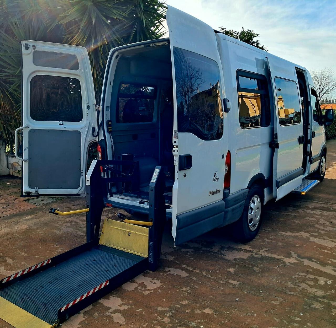 Renault Master 9 posti 4 carrozzine trasporto disabili pedana elettroidraulica