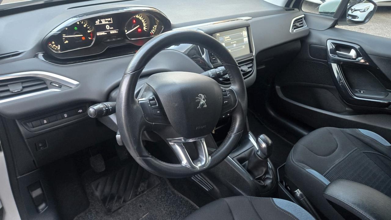 Peugeot 208 PureTech 82 5 porte Allure Neopatentati
