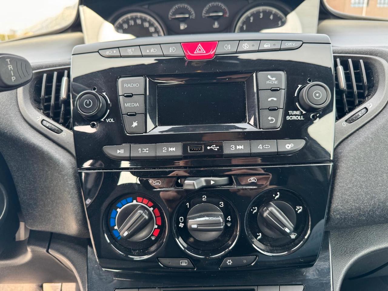 Lancia Ypsilon 1.2 5 porte GPL Platinum ok neopatentati