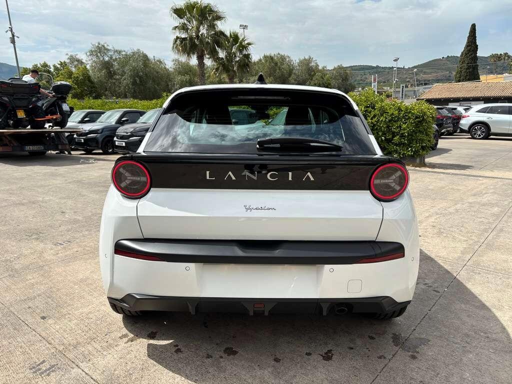 Lancia Ypsilon Hybrid e-DCT Km0 IVA ESPOSTA Tua a solo 225 Euro al mese
