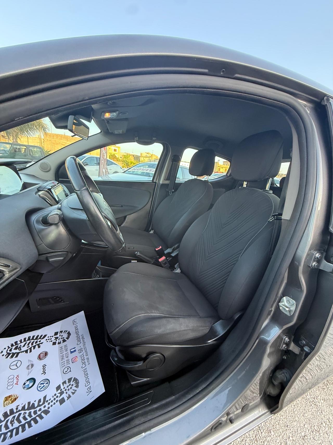 Lancia Ypsilon 1.0 FireFly 5 porte S&S Hybrid Gold