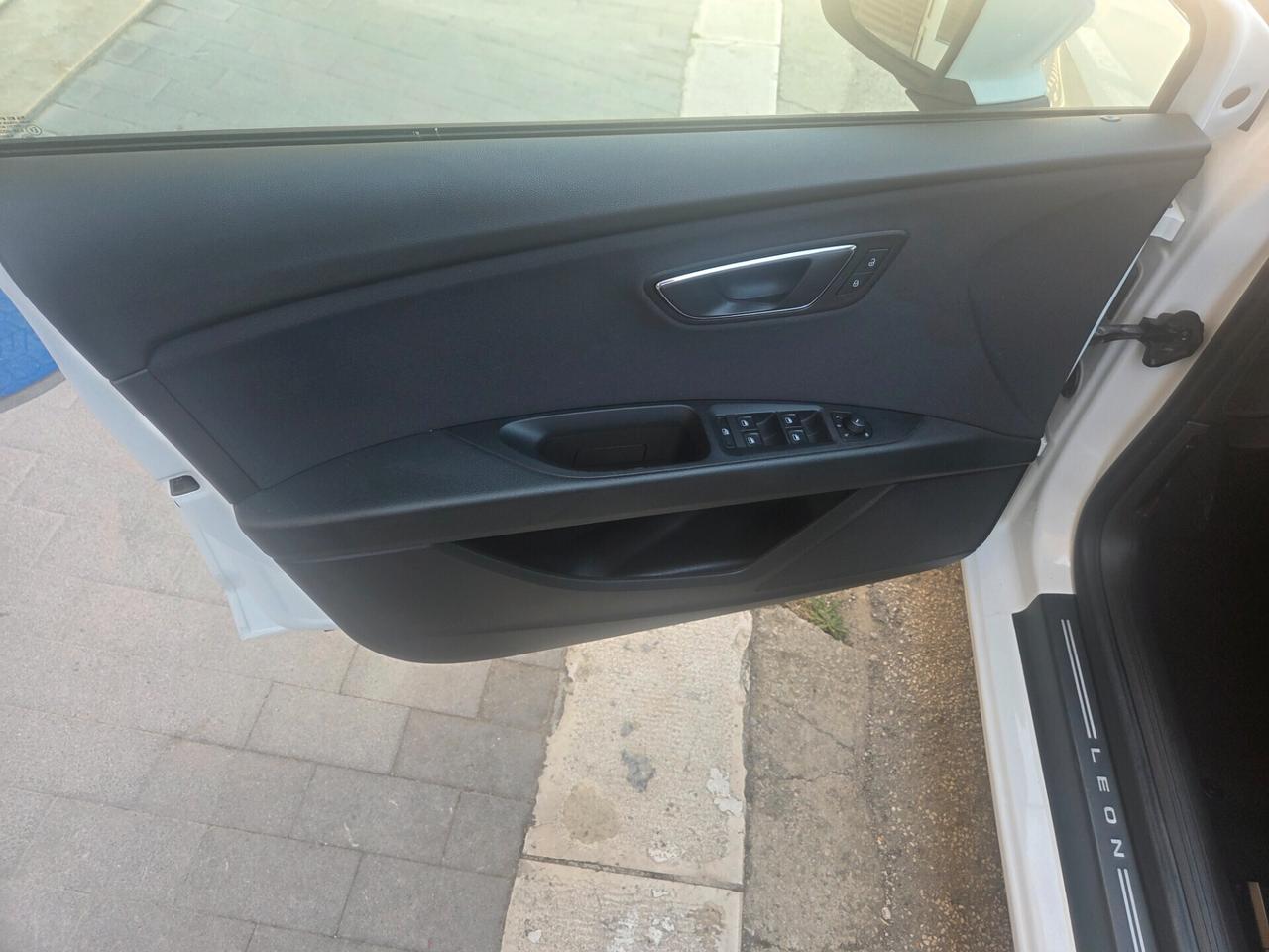 SEAT LEON 1.6 TDI ANNO 2015 FARI LED KM CERTIF VW