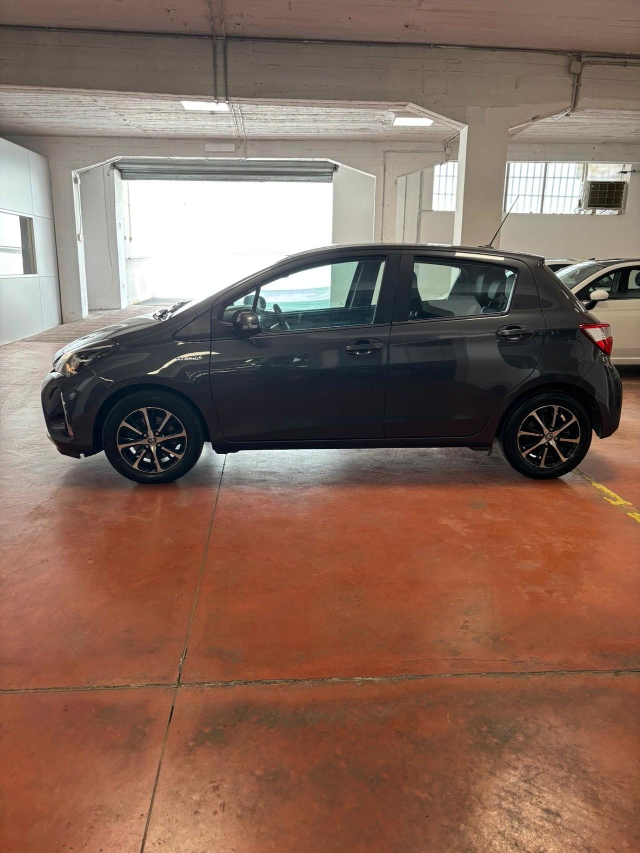 Toyota Yaris 1.5 Hybrid 5 porte Business