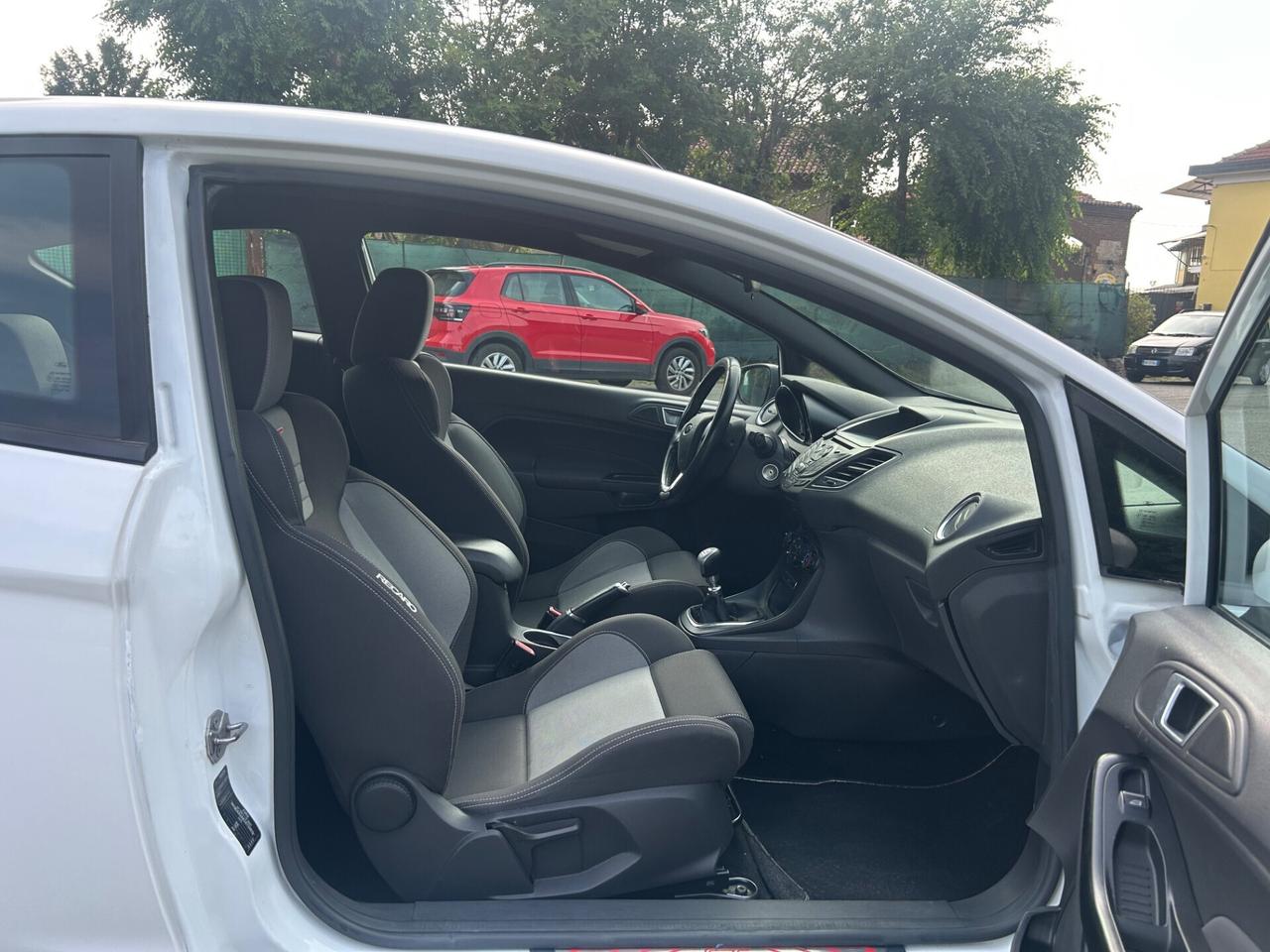 Ford Fiesta 1.6 182 CV 5 porte ST