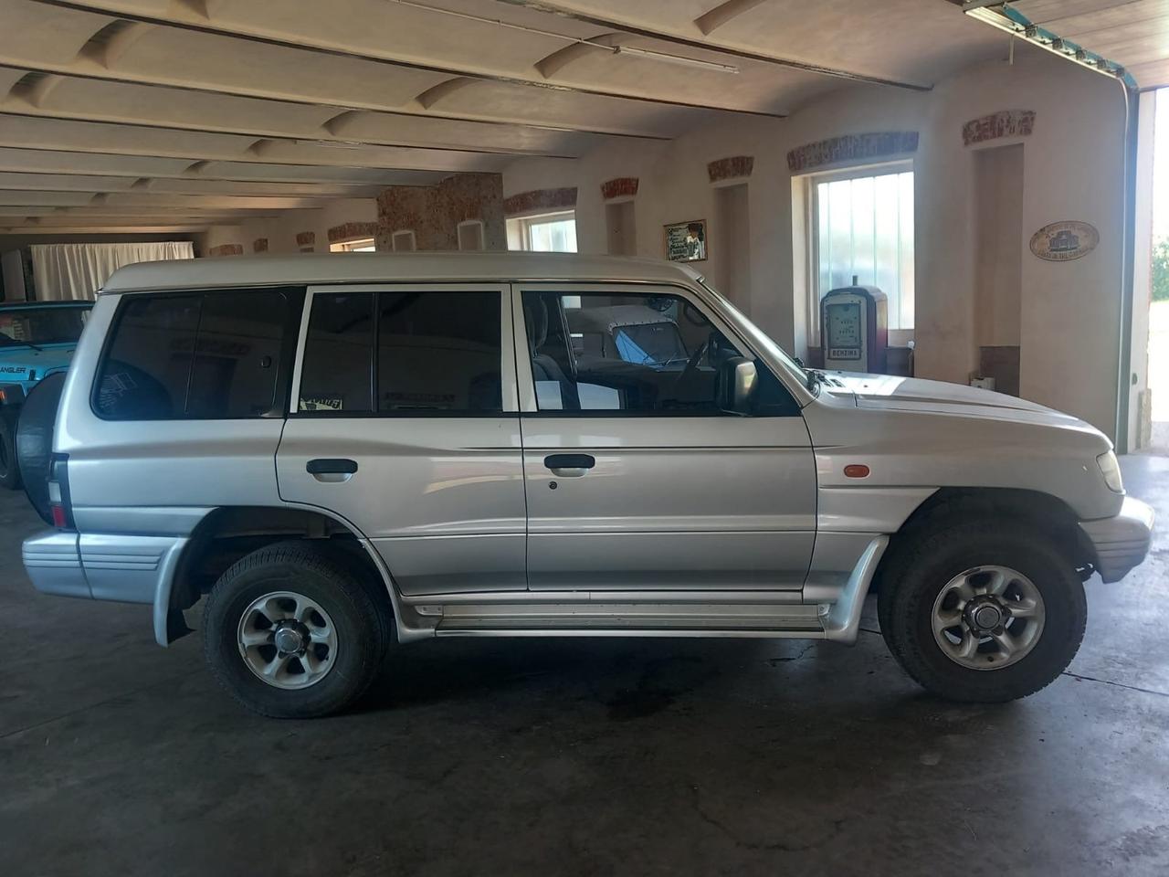 Mitsubishi Pajero 2.5 td 5 p autocarro