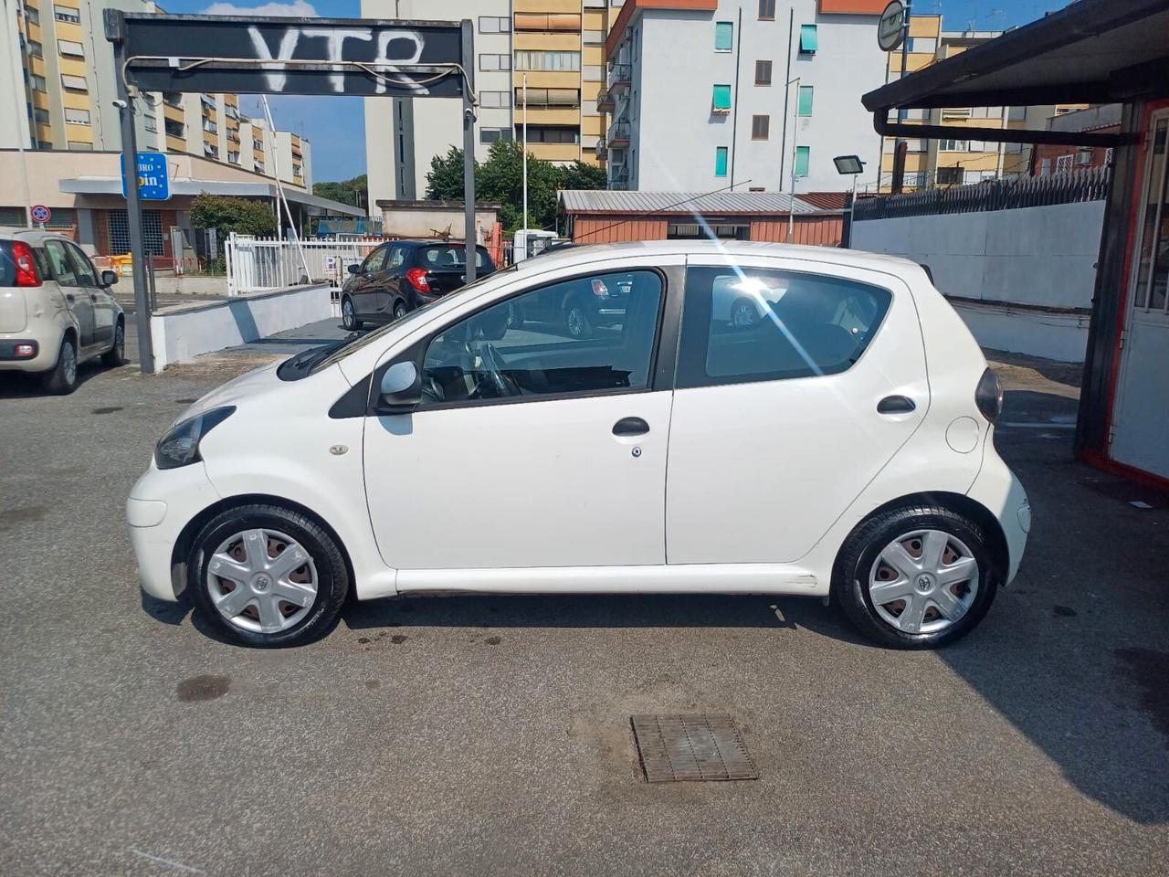 Toyota Aygo 1.0 12V VVT-i 5 porte Now Connect